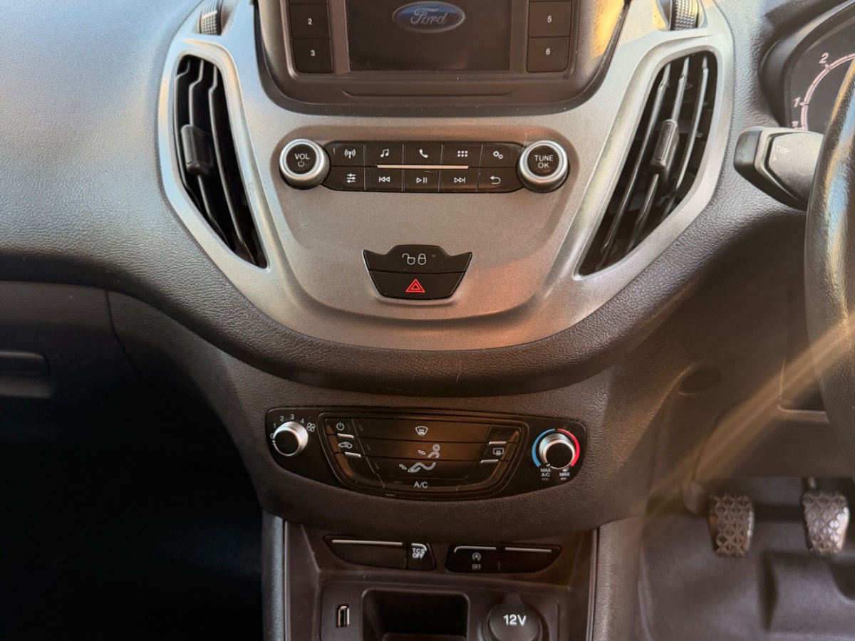 2022 FORD TRANSIT Courier — photo 11
