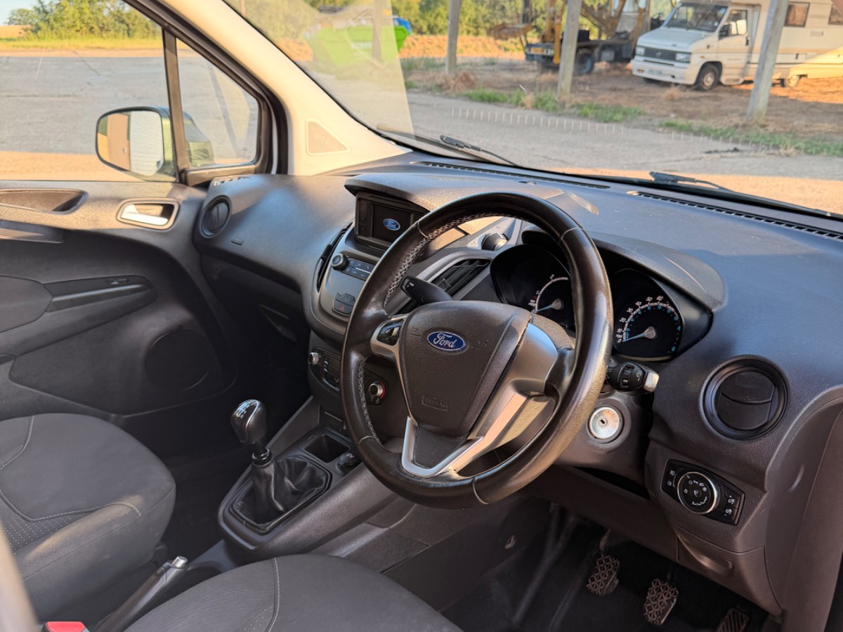 2022 FORD TRANSIT Courier — photo 9